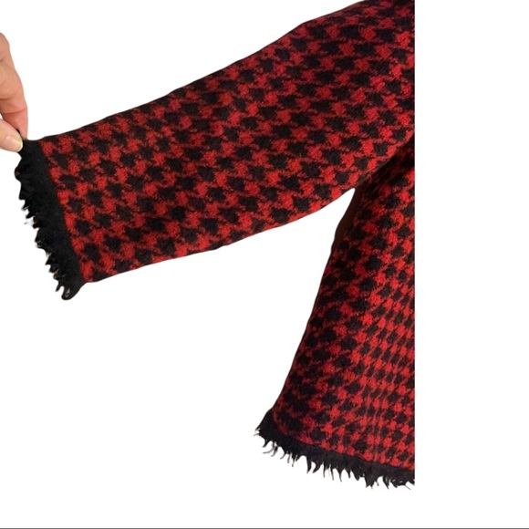 Nouveaux 100% wool open front red and black plaid sweater with frayed edges - Picture 3 of 5